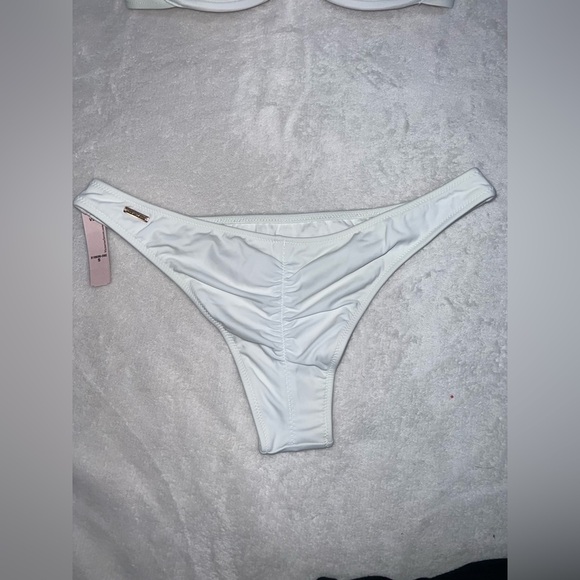 Victoria’s Secret Bikini top and bottom - Picture 7 of 8